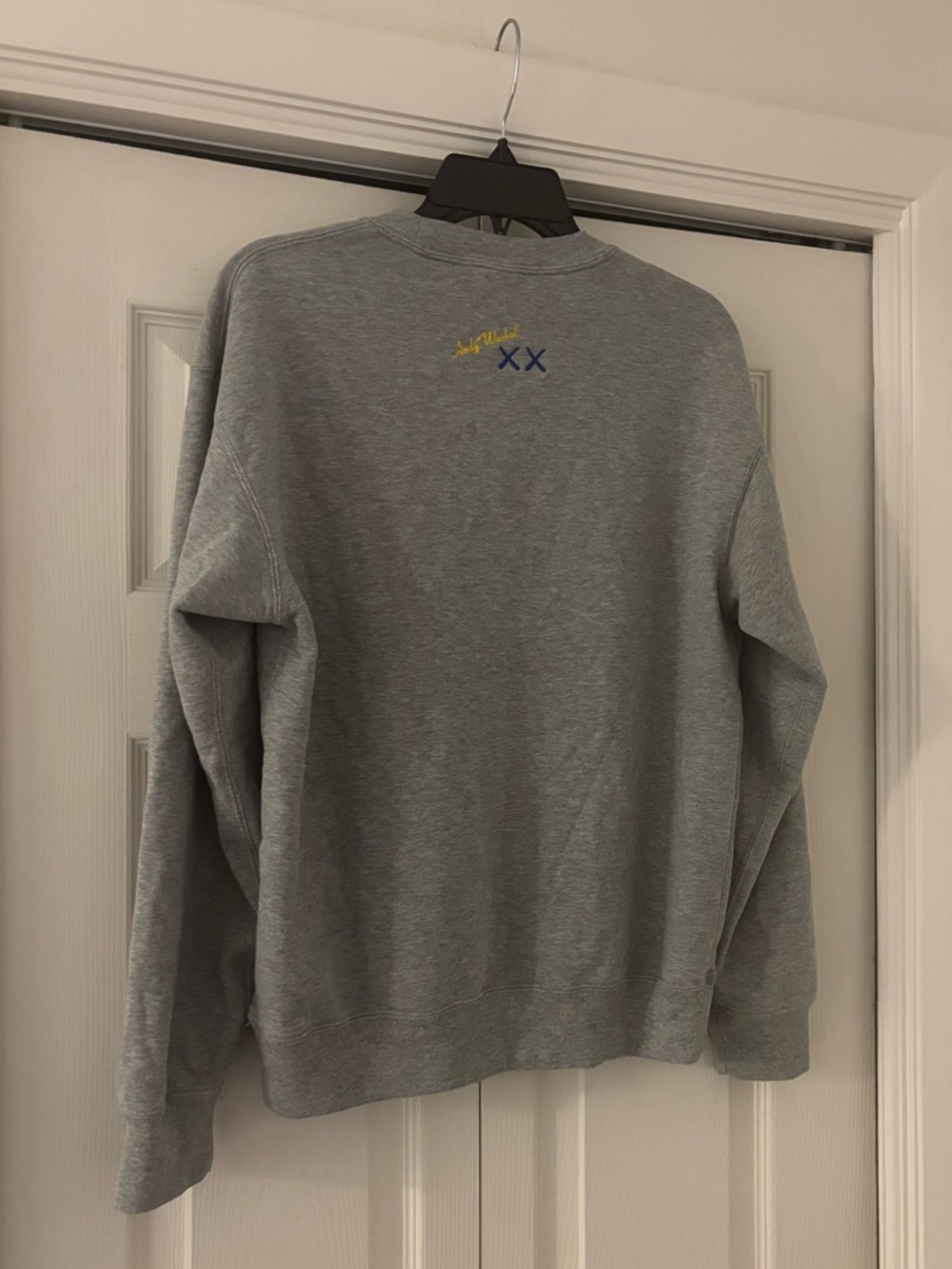 UNIQLO KAWS X WARHOL Graphic Banana Gray Sweatshirt with Blue & Yellow Graphic - Picture 8 of 9